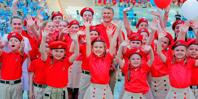 Лето с красными беретами: хабаровские школьники пробуются в «Юнармию»